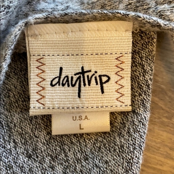 Daytrip womens large 3/4 sleeve, twist back, very soft, thin sweater/shirt. - Picture 3 of 3